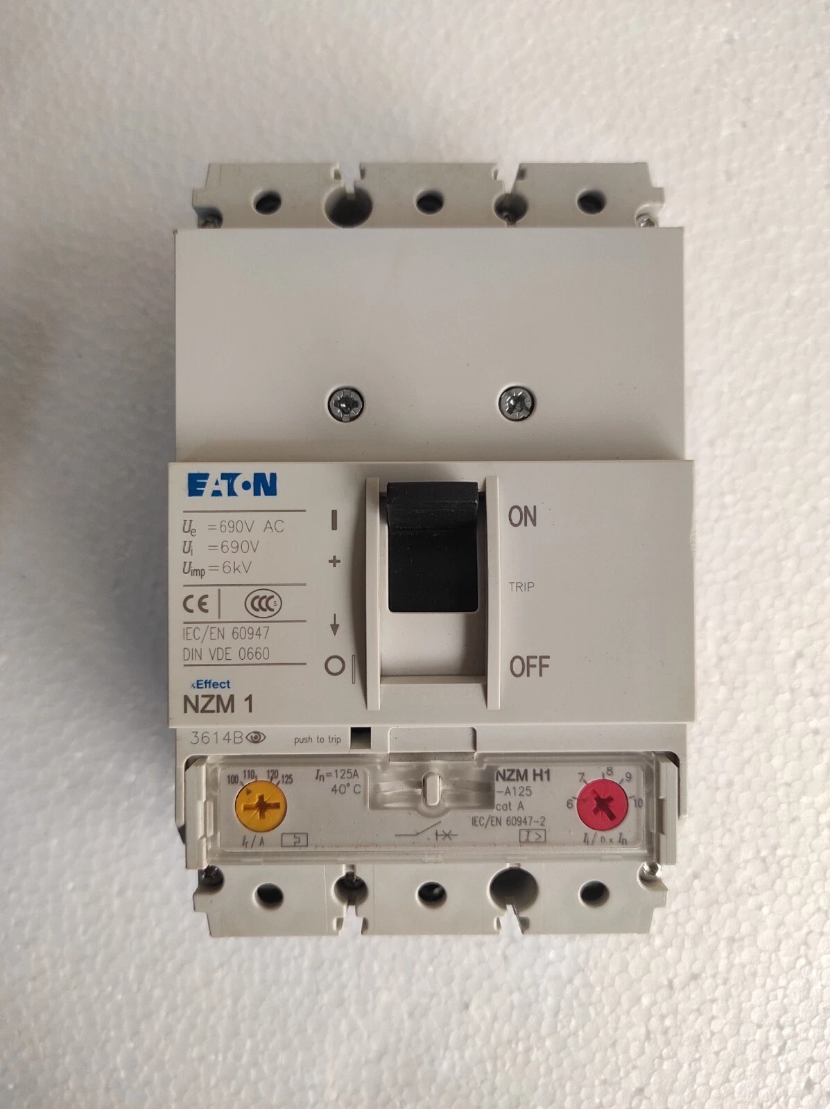 admin/uploads/uploads/Eaton  NZNH1-A63 3 Pole 125 AMP Circuit Breaker_5.webp